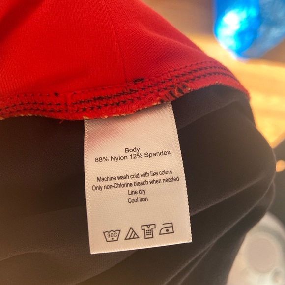 ALO Yoga orange and red band cropped capri black leggings size Medium - Picture 3 of 6